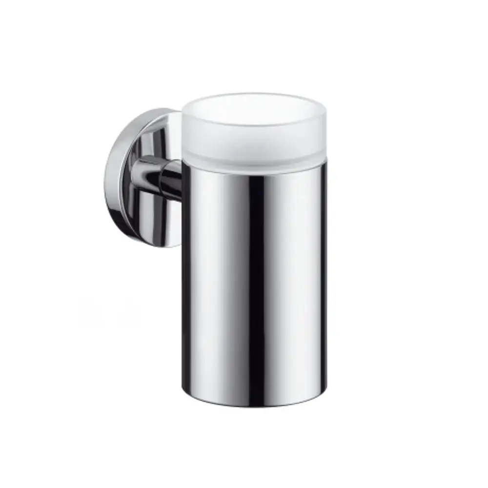 Wandmontierter Zahnputzbecher aus glänzendem Chrom mit mattem Glasaufsatz von Hansgrohe. Für das Badezimmer geeignet.